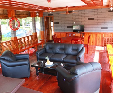 Four Bedroom Deluxe Houseboat