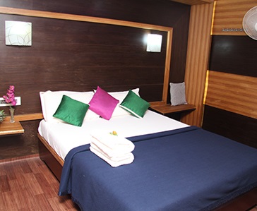 three bedroom premium houseboat