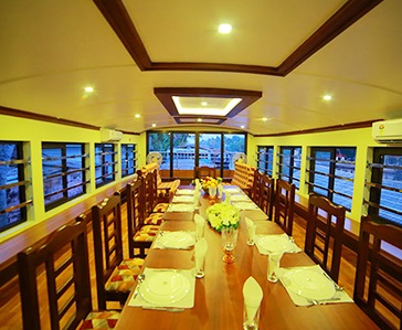 Six Bedroom Deluxe Houseboat