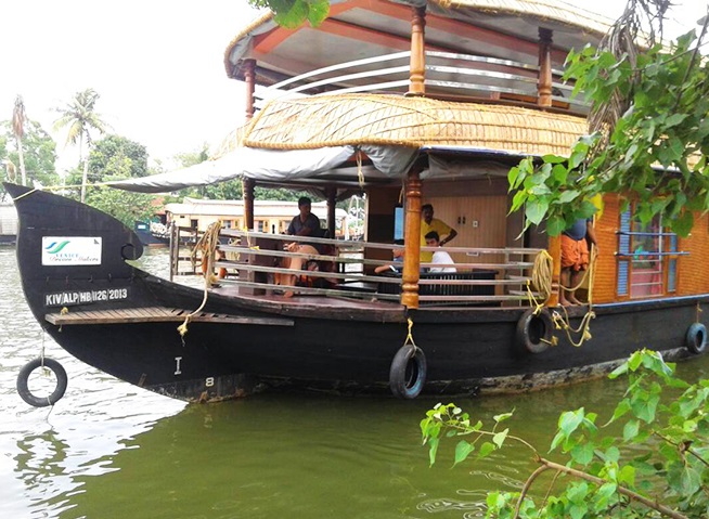 day cruise houseboats