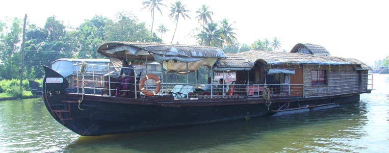 One Bedroom Deluxe Houseboat