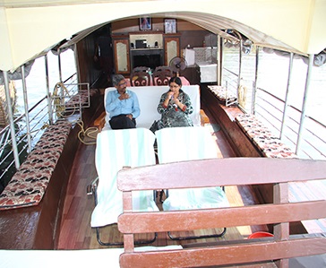 One Bedroom Deluxe Houseboat