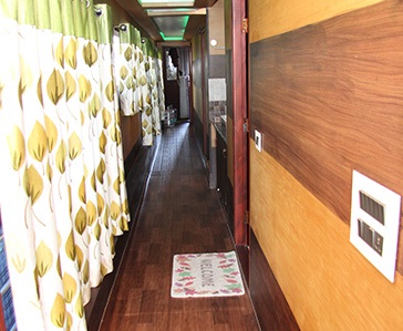 three bedroom deluxe houseboat