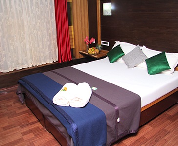 three bedroom premium houseboat