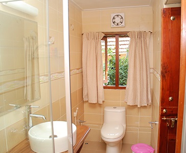 four bedroom premium houseboat